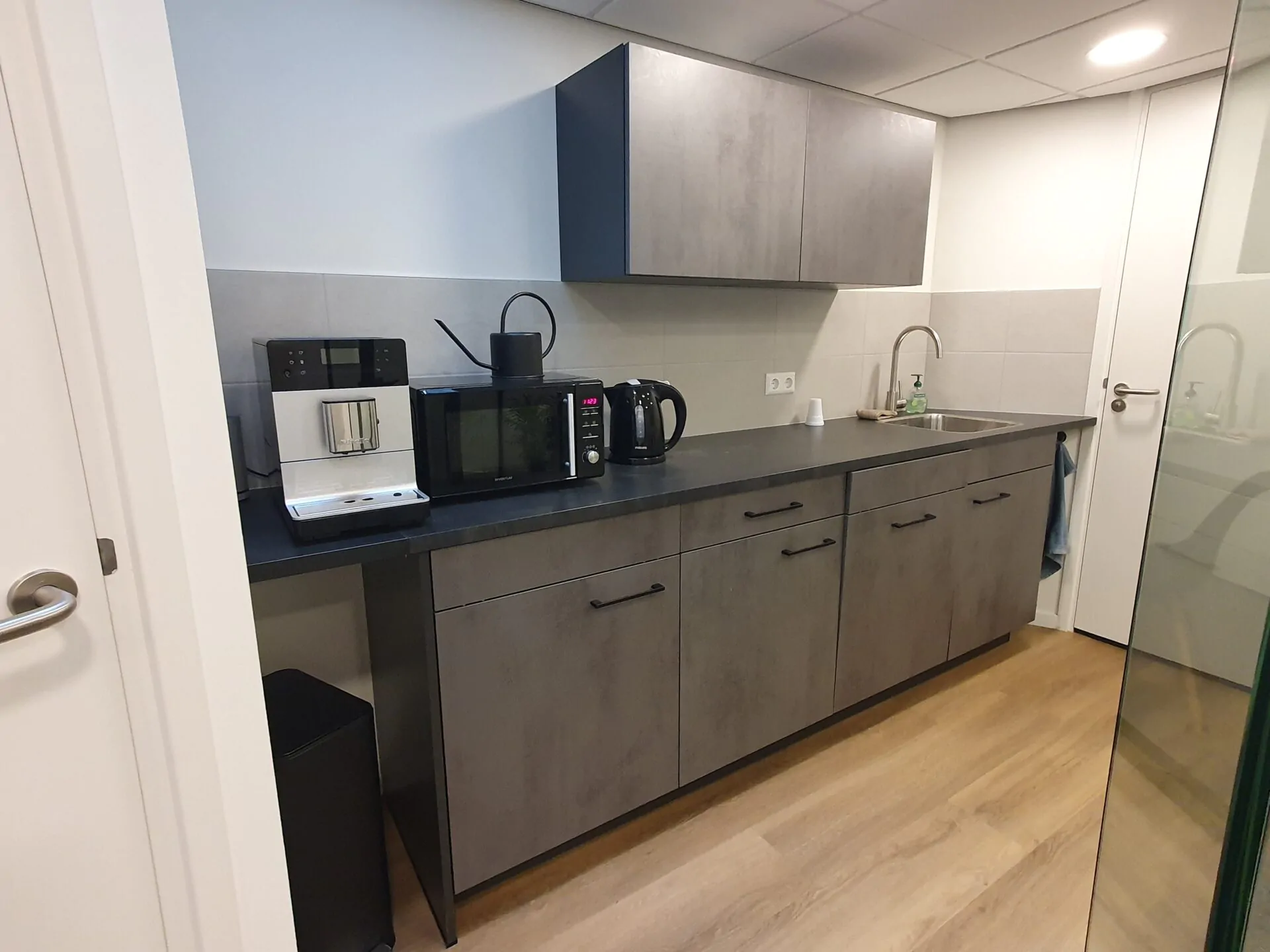 Keuken zijaanzicht Office@47